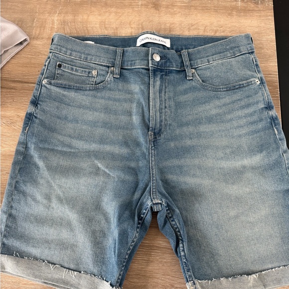 Calvin Klein Men's Light Blue Denim Jean Shorts - Picture 4 of 4